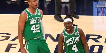 Jugadores 42 y 4 de los Celtics