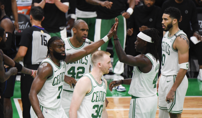 Celtics vuelven hoy a casa con la oportunidad de cerrar la serie ante Mavs